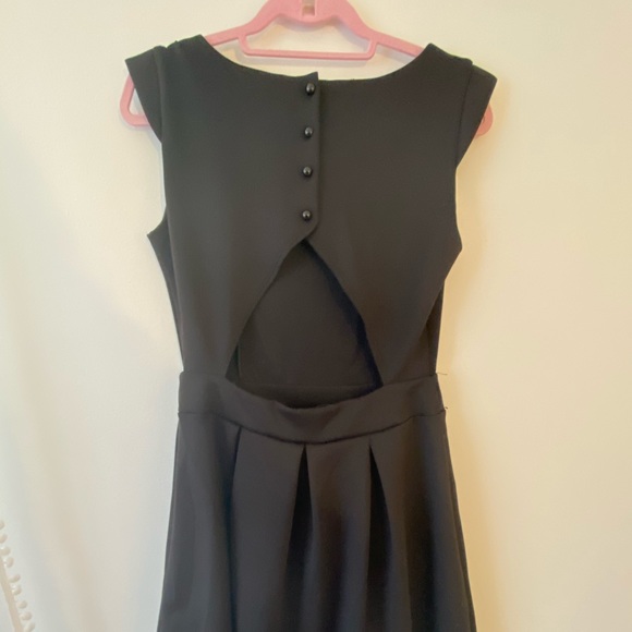 LBD with back cut out - Picture 2 of 2